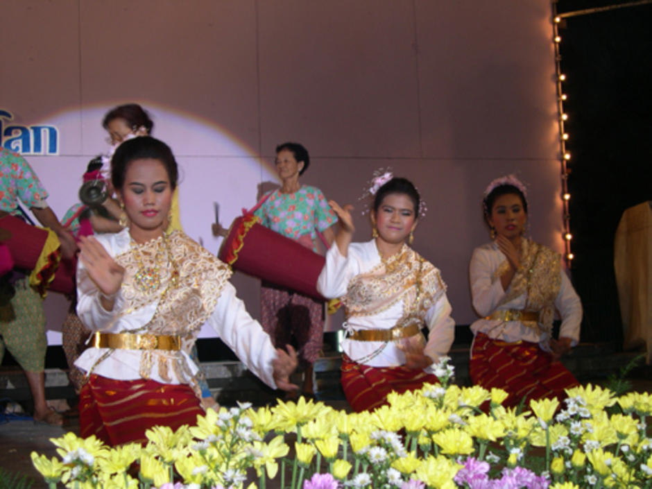 นางรำของวงมังคละ 