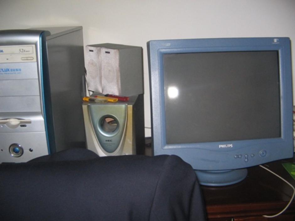 ภาพคอมพิวเตอร์ที่บ้านหลังแรก เน็ตไม่เสถียรแถมช้ามากอีกต่างหาก