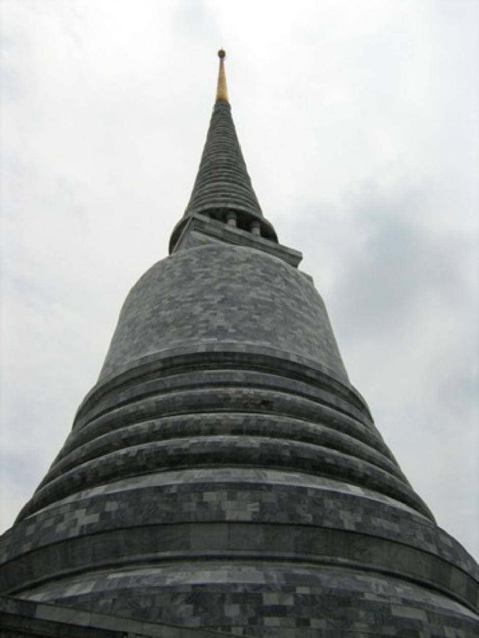 เจดีย์ ภายในวัดเป็นหินอ่อน