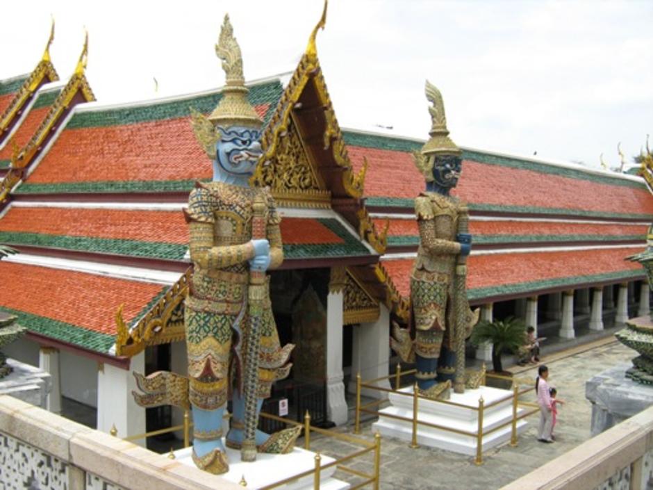 ภาพมุมสูงของยักษ์วัดพระแก้วครับ