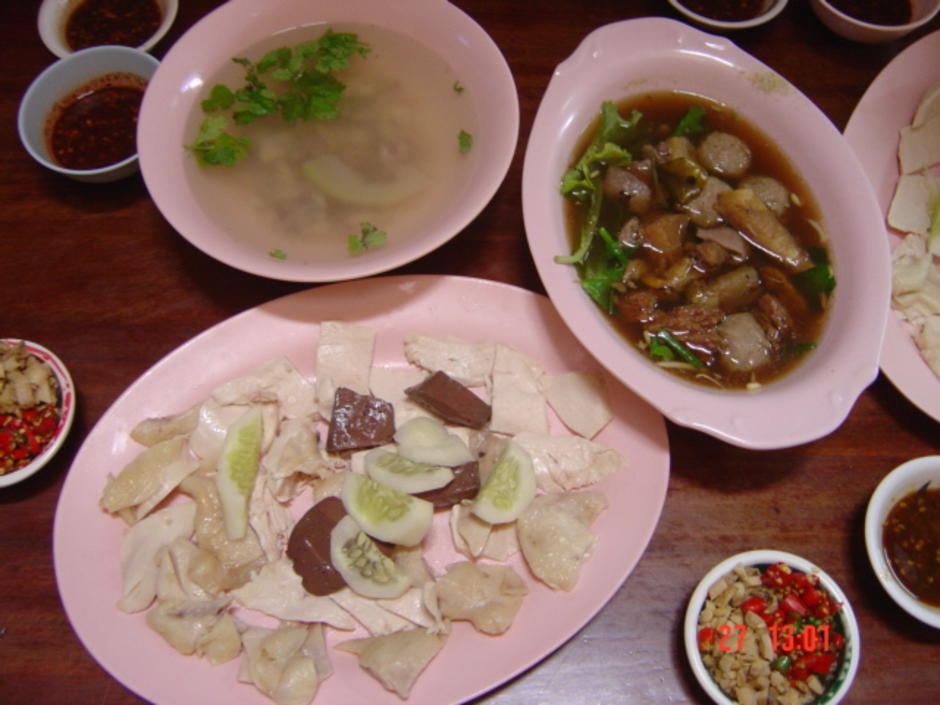 ข้าวมันไก่ศรีนวล บ้านไผ่