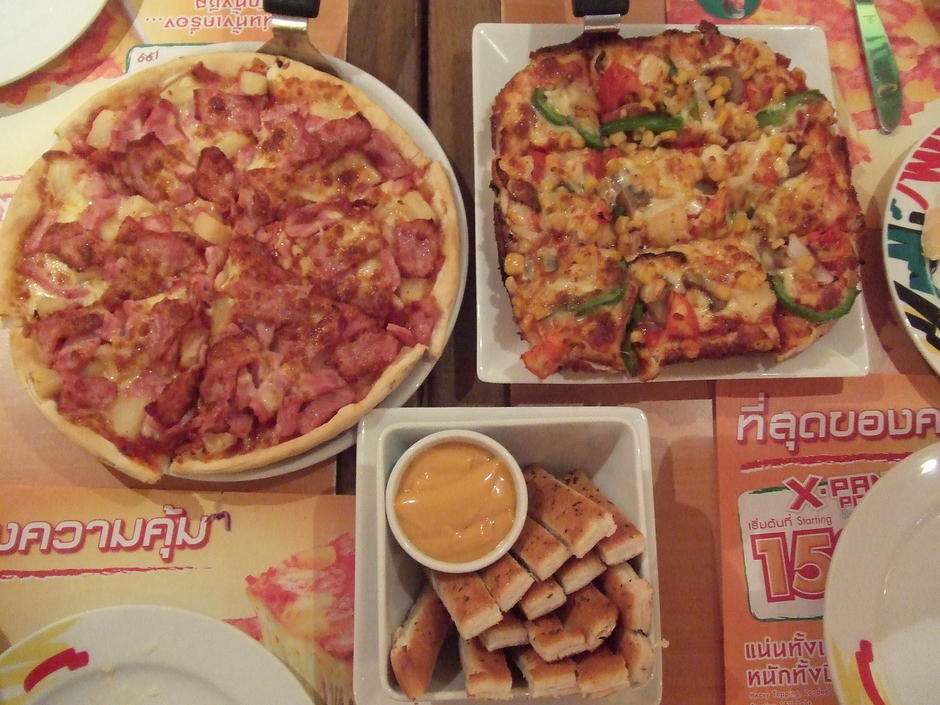 ภาพถ่ายอาหารที่สั่งจากร้าน Pizza จากกล้องท่านอาจารย์ JJ