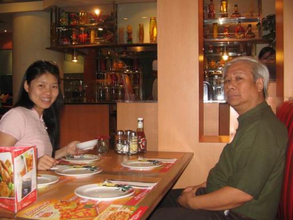 คุณน้อง หรือ พิชชา + ท่านอาจารย์ JJ ที่ร้าน Pizza