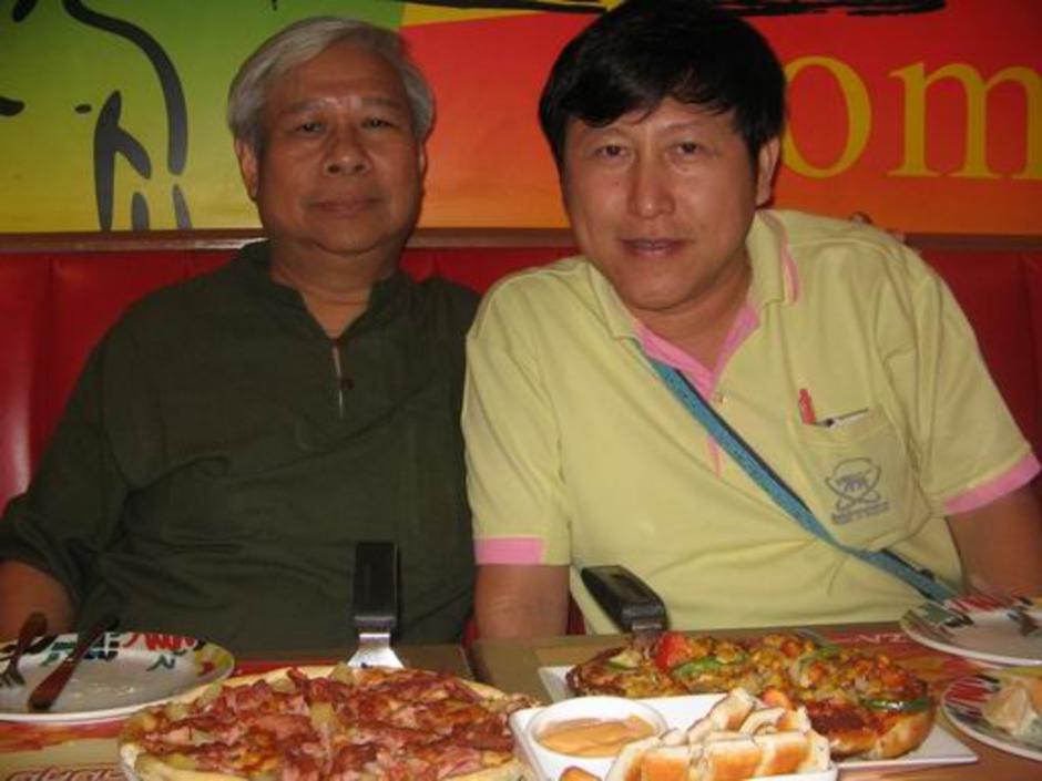 JJ and beeman ที่ร้าน Pizza