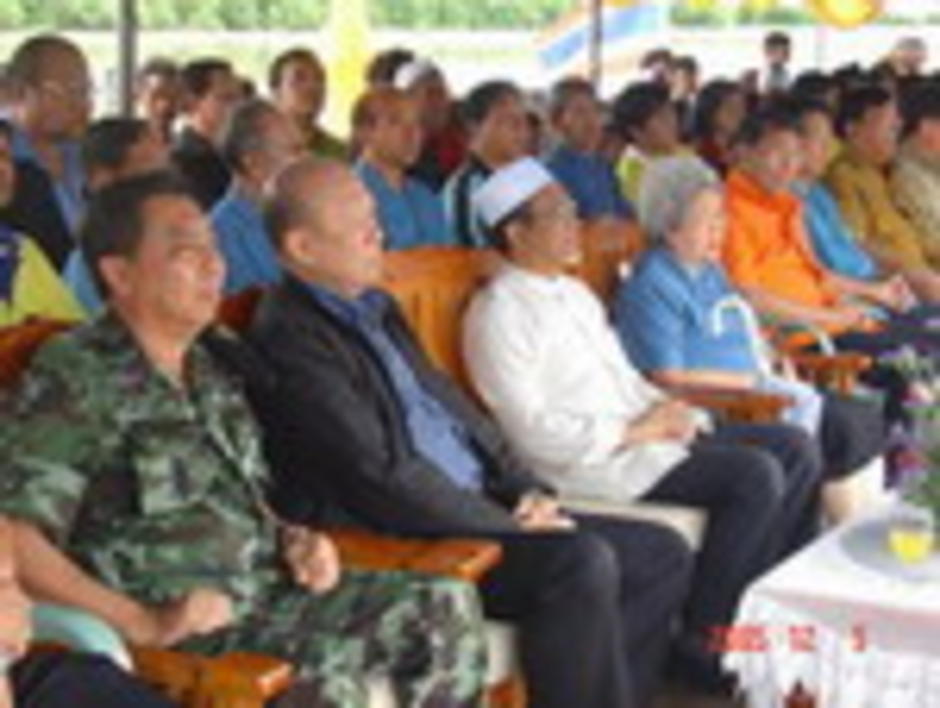 แขกผู้มีเกียรติที่มาร่วมพิธี