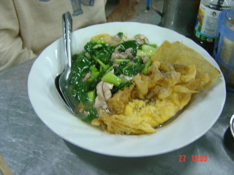 ราดหน้าไข่เจียว