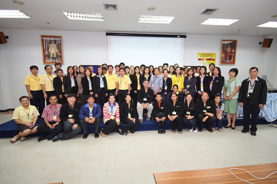 ภาพหมู่หน้าห้อง