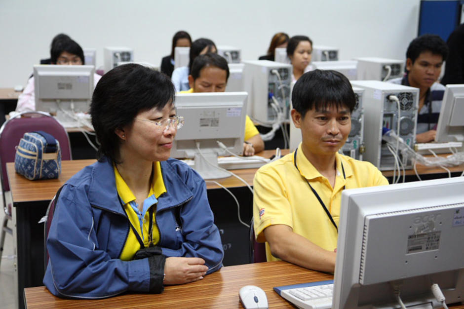 บล็อกเกอร์รุ่นพี่ (อ.แป๋ว) ประกบรุ่นน้อง