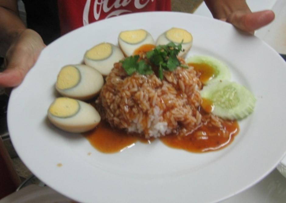 ข้าวไข่แดงน่าทานไหม