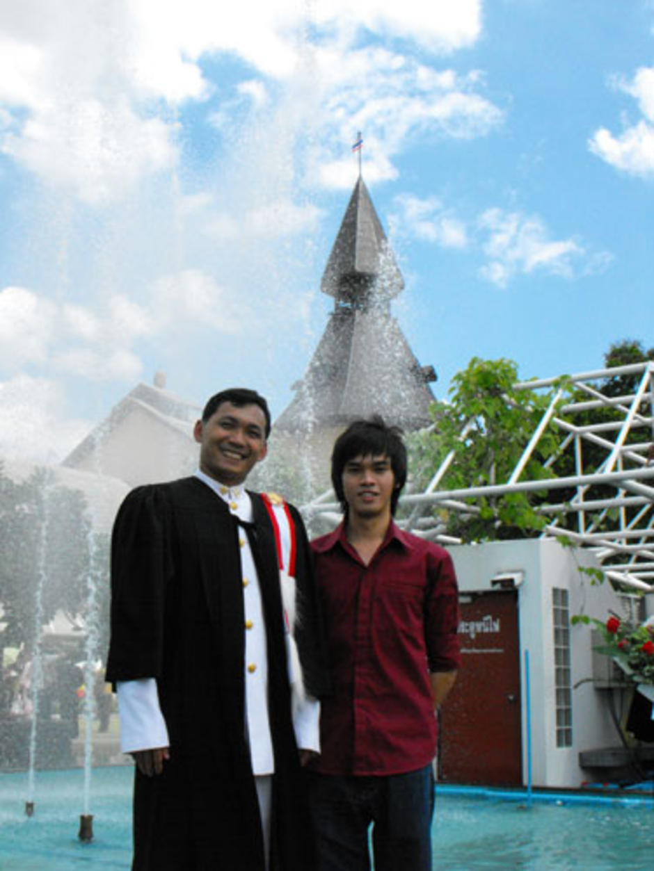 ศราวุธ อยู่เกษม