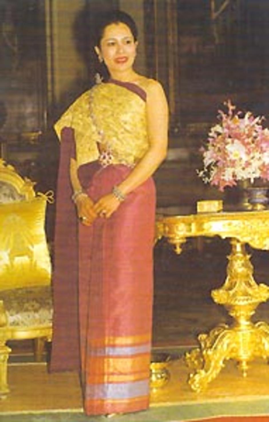 พระราชประวัติ พระราชินี สมเด็จพระนางเจ้าสิริกิติ์ พระบรมราชินีนาถ ชม ภาพพระราชินี รูปพระราชินี อ่าน กลอนพระราชินี ติดตาม พระบรมราโชวาท พระราชดำรัส โครงการพระราชดำริ และ พระราชกรณียกิจ ของ พระราชินี