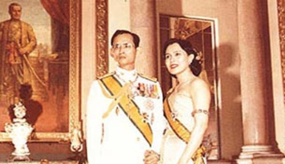 พระราชประวัติ พระราชินี สมเด็จพระนางเจ้าสิริกิติ์ พระบรมราชินีนาถ ชม ภาพพระราชินี รูปพระราชินี อ่าน กลอนพระราชินี ติดตาม พระบรมราโชวาท พระราชดำรัส โครงการพระราชดำริ และ พระราชกรณียกิจ ของ พระราชินี