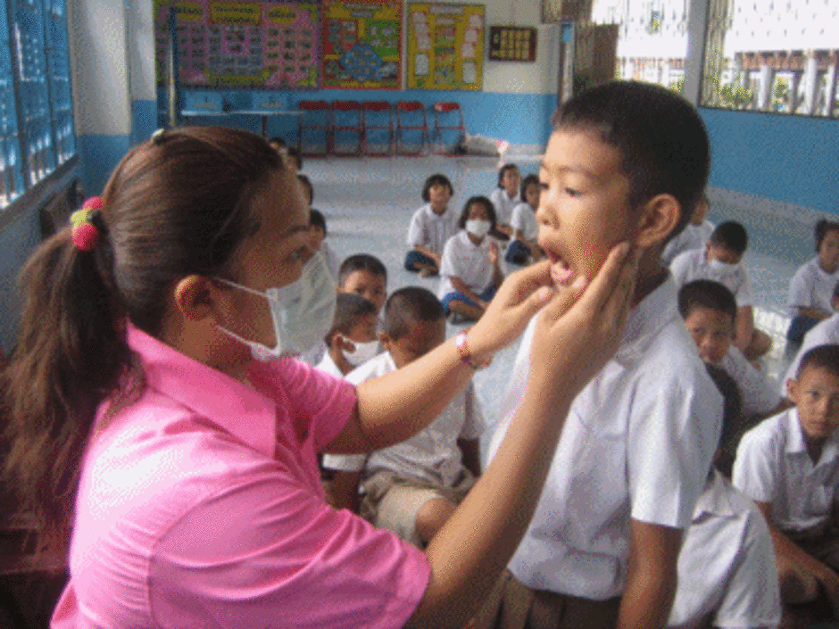 การตรวจฟันเด็กนักเรียน