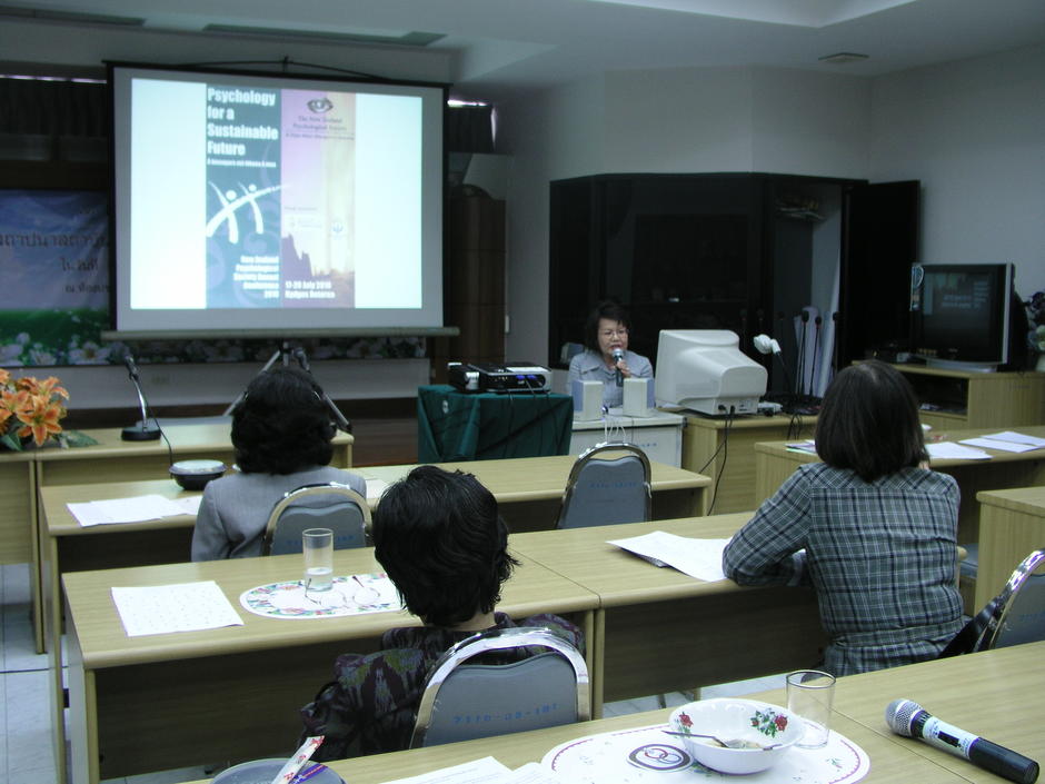 อ.งามตานำเสนอที่ไปนำเสนอผลงานวิจัยที่ประเทศออสเตรเลีย 