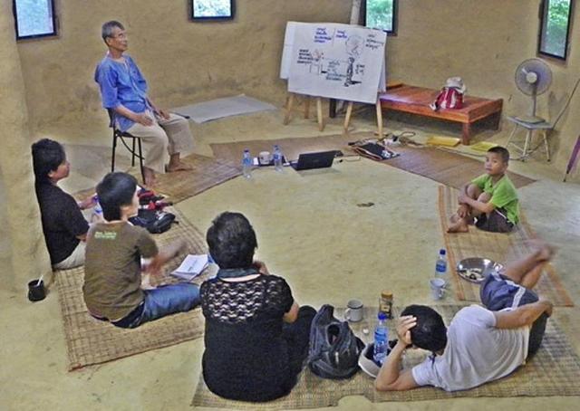 Large_group_experiences_sharing_3