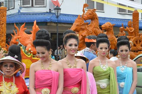 สาวงามเมืองดอกบัว