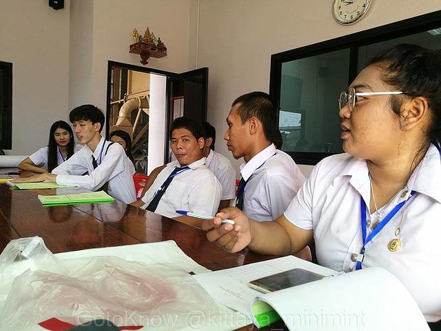 กึ่งกลาง