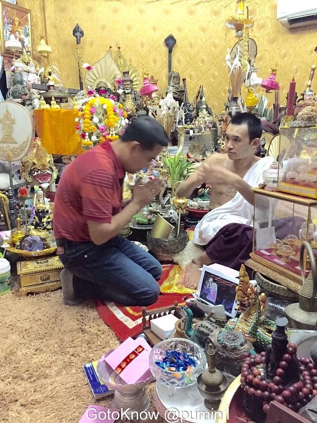 ท่านภูมินทร์ วรปัญญา กราบครูบาเจ้าน้อยตาทิพย์(ครูบาเอกชัย อริยเมธี)